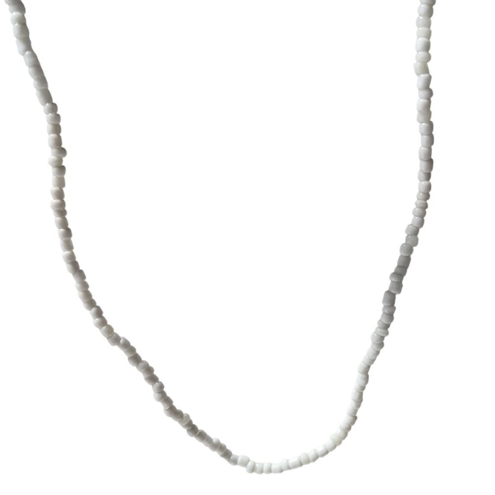 Classic Retro White Beaded Necklace Simple Minimalistic Fashion Jewelry Woman